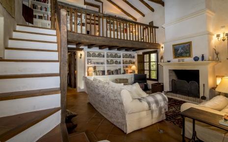 Steps to loft floor with gallery ensuite bedroom